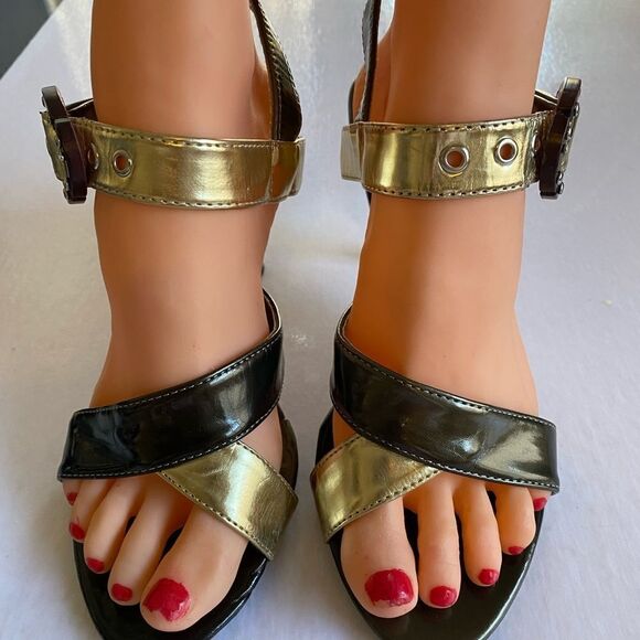 SIMONELLI Black and Gold Faux Patent Leather Heels Size 7 - Picture 1 of 6